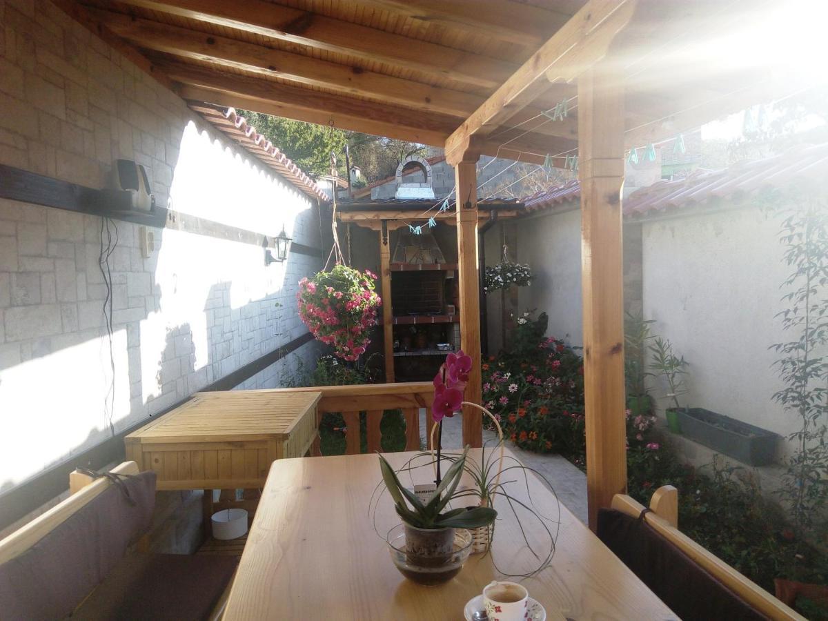 Rose Valley Guest House Kazanlak Exterior photo