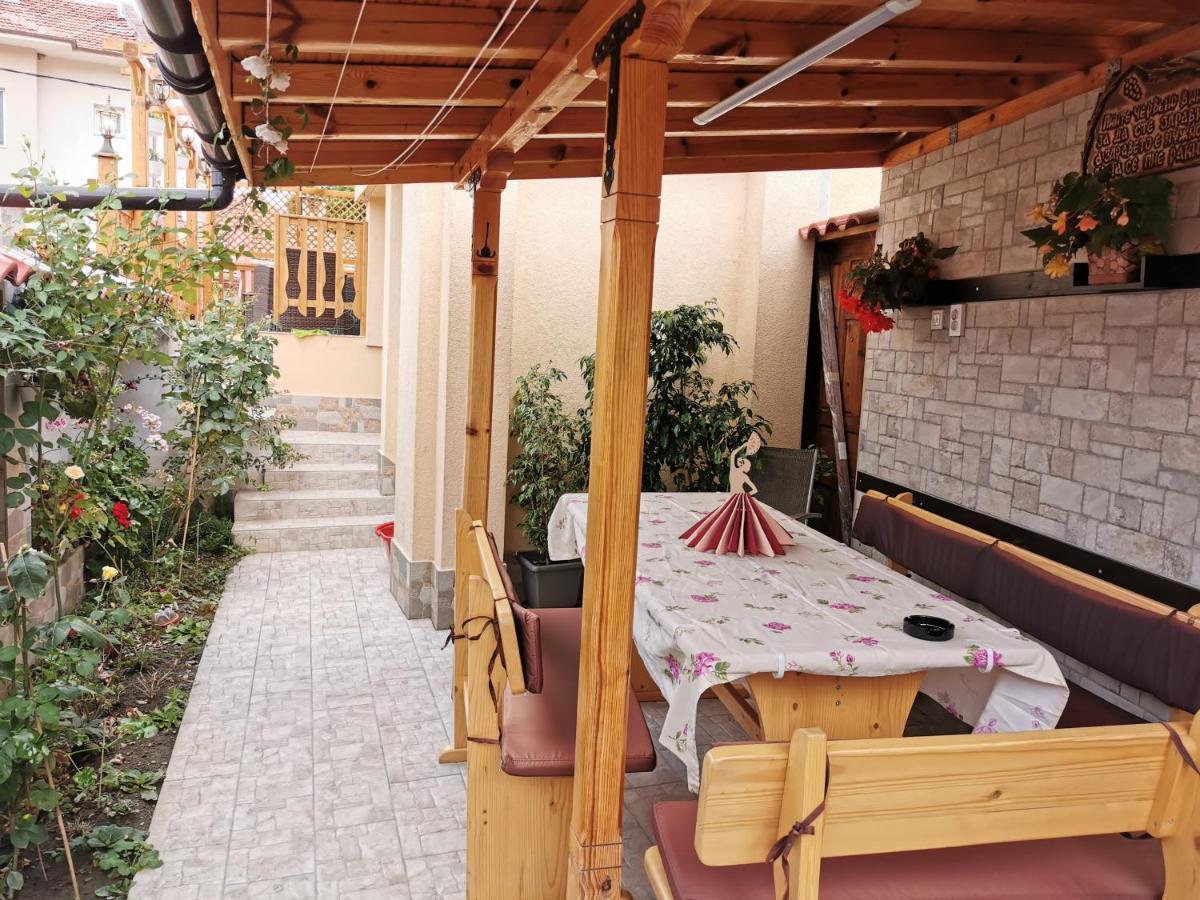Rose Valley Guest House Kazanlak Exterior photo