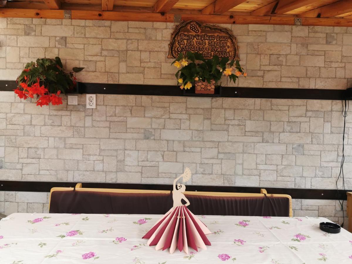 Rose Valley Guest House Kazanlak Exterior photo