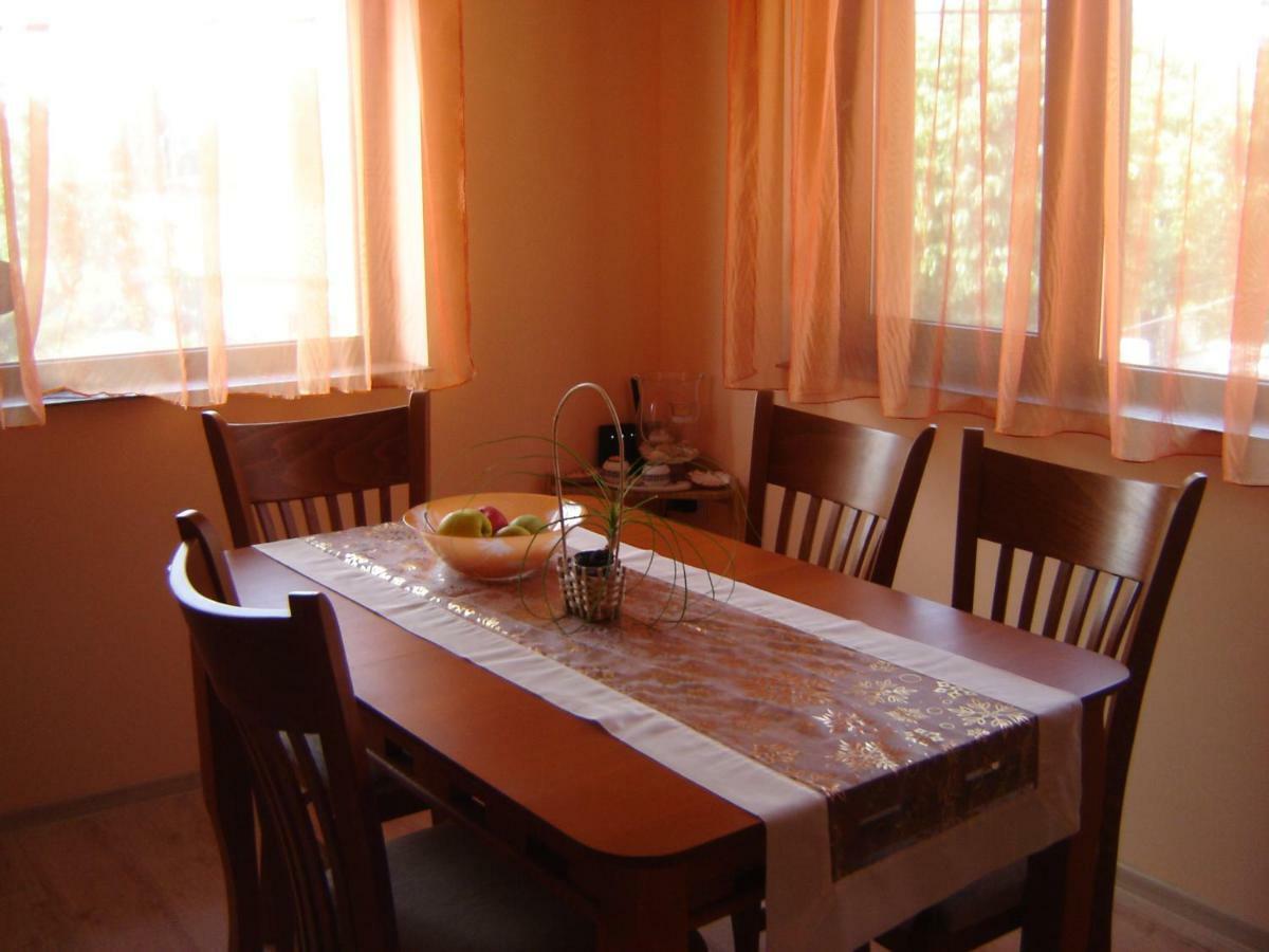 Rose Valley Guest House Kazanlak Exterior photo