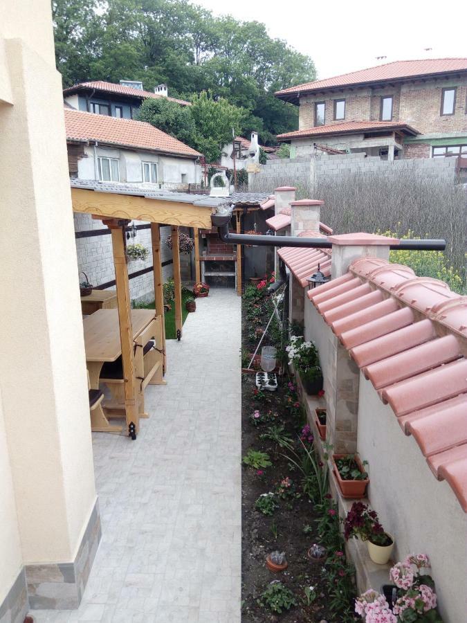 Rose Valley Guest House Kazanlak Exterior photo